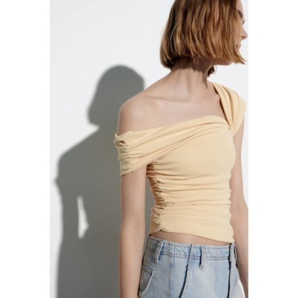 ZARA asymmetric light yellow top 2936/636